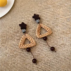Boucles d'oreilles pendantes triangle tissé vintage avec étoile en peluche et perle