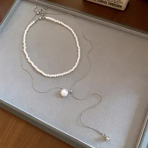 Ensemble de colliers en perles de style français élégant avec détail de pendentif