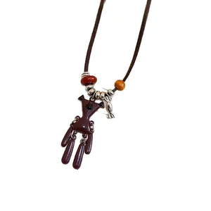 Vintage Ästhetik Braunbär Anhänger Halskette mit Bonbon Charme und verstellbarer Perlenschnur