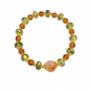 Bracelet en perles de verre facettées avec pierres ambrées et vertes, design minimaliste