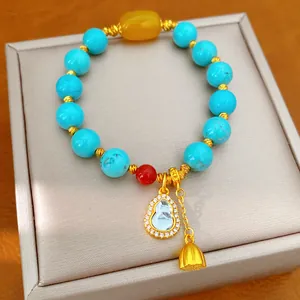 Vintage vergoldetes Perlenarmband mit türkisen Harzperlen und Zirkon-Hulu-Anhänger.