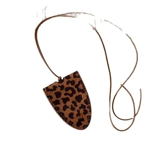 Luipaardprint lederen brillenklem ketting met bruine koord hanger mode accessoire