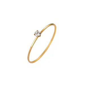 Minimalistischer 1mm Titanstahlring mit einem funkelnden Zirkonia-Stein in Vier-Krallen-Fassung