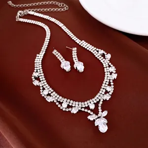 Set di Gioielli di Lusso in Rame con Ciondolo a Goccia d'Acqua in Zirconia Collana e Orecchini per Sposa Matrimonio