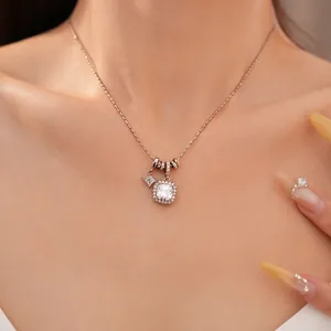Élégant collier pendentif en zircon carré or rose pour femme chaîne de clavicule de luxe