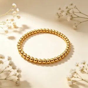 Detailansicht eines polierten 6mm 18K vergoldeten Edelstahl-Perlenarmbandes