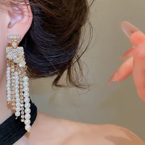 Boucles d'oreilles pendantes vintage françaises en perles et strass très élégantes