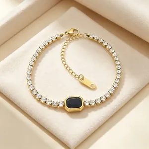 Braccialetto Vintage Quadrato in Zirconia Acciaio al Titanio Placcato Oro 18K Regolabile Intarsiato Strass Catena Donna