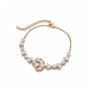 Bracelet de Luxe en Cuivre Plaqué Or 18K Zirconia pour Femmes Élégant Pendentif Lune Cœur Bijoux de Mode Cadeau Bracelet Réglable