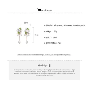 Detaillierte Produktspezifikation für florale Vintage-Ohrringe mit Strass und Perlenbesatz