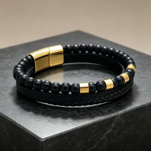 Doppellagiges Herrenarmband aus schwarzem Leder mit Onyx-Perlen und goldenem Magnetverschluss