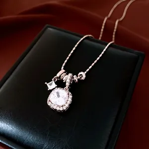 Collar de Lujo Con Colgante de Circonia Cuadrada para Mujer Cadena de Clavícula de Cobre de Temperamento Ligero Joyería Geométrica de Moda