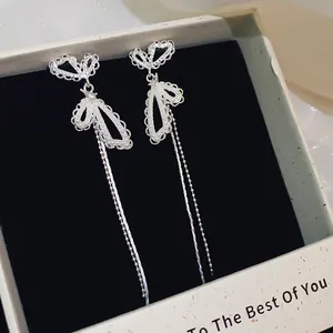 Boucles d'oreilles élégantes à pampilles papillon avec perles et cristaux en boîte