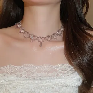 Collier ras du cou élégant de style français avec perles de cristal et perles