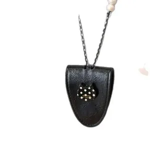 Élégant collier pince à lunettes magnétique en cuir noir avec pendentif chat à pois