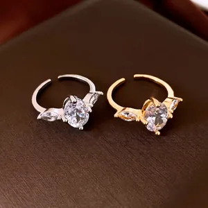 18k vergulde open ring met ovale zirkonia en marquise-geslepen stenen accenten