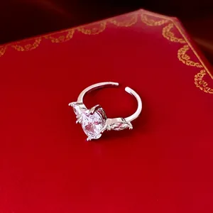 Elegante zilverkleurige 18k vergulde ovale zirkonia open ring met marquise accenten
