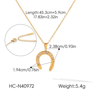 Detailed view of the gold horseshoe pendant necklace showing specific dimensions and weight