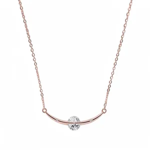 Collier Pendentif Incurvé Rond en Zirconia de Luxe Simple Design de Niche Chaîne de Clavicule en Cuivre Bijoux pour Femmes