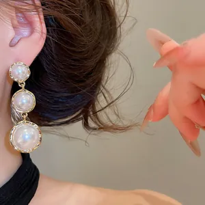 Boucles d'oreilles pendantes à trois perles avec bord doré, style français vintage