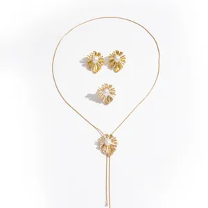 Elegante set di gioielli vintage in metallo placcato oro 18 carati con perle