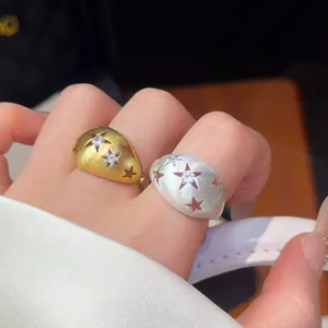 Europese Ins Stijl Geborsteld Metaal Ster Zirconia Ring Voor Vrouwen Niche Ontwerp Holle Ster Goud Zilver Open Ring Sieraden