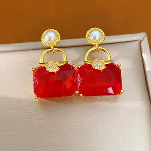 Vintage Handtaschen-Stil Zirkonia Ohrstecker Mit 925 Sterling Silber Stift Rote Künstliche Perle Kupfer Ohrringe Für Damen