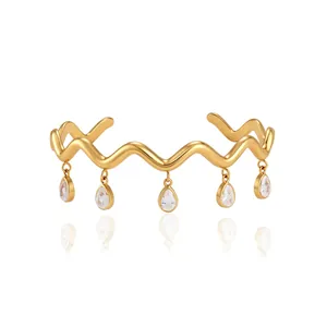 Bracelet jonc ondulé élégant en acier titane doré avec pendentifs en zircon poire