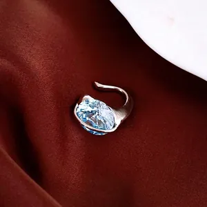 Sparkling Zirconia Oval Hollowed Ear Cuff For Women Niche Design No Pierced Earrings Fashion Jewelry Gift Silver Blue