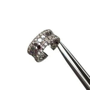 Bague ouverte élégante de couleur argentée avec pierres de zircon et paillettes pour femmes