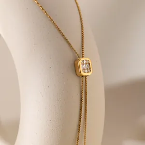 Collier pour Femmes en Acier Inoxydable Plaqué Or avec Pendentif Carré en Zirconia Chaîne Réglable Bijoux Designer