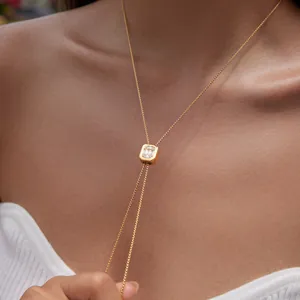 Collier lariat en acier inoxydable plaqué or 18k avec pendentif carré serti de zircons