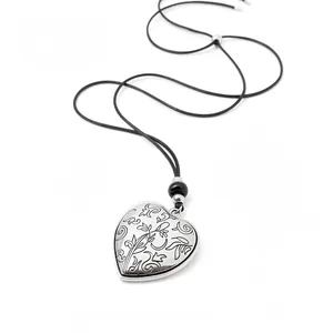 Vintage Alloy Floral Engraved Heart Pendant Necklace With Black Leather Rope Simple Fashion Jewelry For Women Daily Dating Gift
