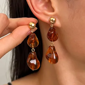 Elegante vintage amberkleurige hars oorbellen met gouden bolletjes voor dames