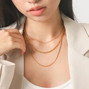 Damen Dreischichtige Edelstahl 18K Vergoldete Halskette Modischer Ins-Stil Mehrlagige Kette Halskette Für Den Täglichen Party-Schmuck