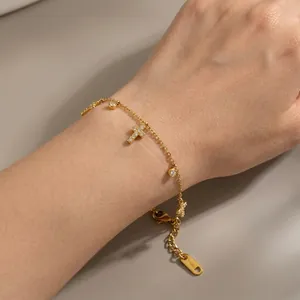 Franse retro kruis charm armband met zirkoon, roestvrij staal 18K goud verguld sieraad