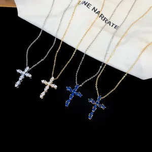 Cuatro elegantes collares de cruz con piedras de circón en oro y plata chapado detalle