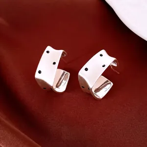 Quadratische Punktmuster Gebürstete Ohrstecker High-End Design Kupfer Ohrringe Mit Silber Ohrringpfosten Schmuck Für Damen