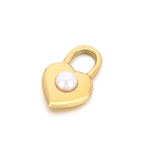 Elegante ciondolo a lucchetto a forma di cuore in acciaio dorato con perla bianca