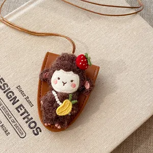 Collana portaocchiali scimmia in peluche con cinturino in pelle marrone e fragola