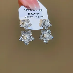 Boucles d'oreilles doubles fleurs en argent S925 avec perles et détails en zircon