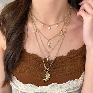 Collier doré multicouche bohème vintage avec pendentifs lune, clé et croix pour femme