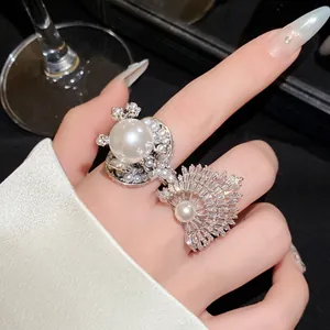 Damen Luxus Elegant Künstliche Perle Blume Rund Ring Silber Farbe Strass Nischen Design Zeigefinger Offener Ring Schmuck