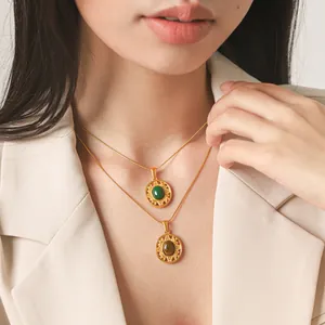 Vintage Stainless Steel Sunflower Round Disc Natural Stone Pendant Necklace For Women Retro Sunburst Inlay Snake Chain Jewelry Gift