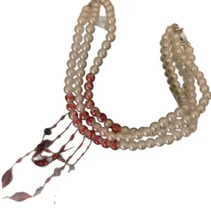 Halloween drielaagse glazen parelketting met rode bloedspetters voor een griezelige retro look