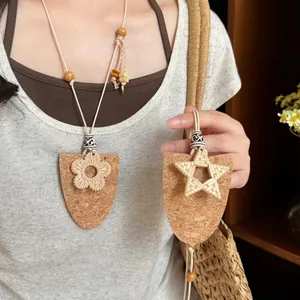 Handgefertigte böhmische Holzblumen- und Sternenleder-Brillenhalterkette für Damen