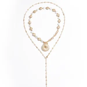 Zweiteiliges Vintage-Set Goldene Metallkette mit Stern- und Perlenanhänger für Damen