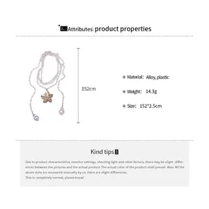 Vue détaillée d'un collier de perles multicouches avec pendentif fleur et dimensions