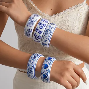 New Chinese Style Blue and White Porcelain Resin Bangle Printed Heart Butterfly Floral Pattern Vintage Elegant Jewelry for Women