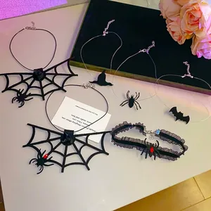 Collezione di collane choker di Halloween con disegni di ragnatele e pipistrelli